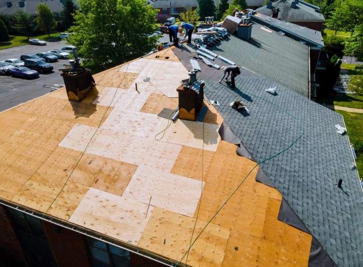 Une toiture solide pour protéger votre bâtiment